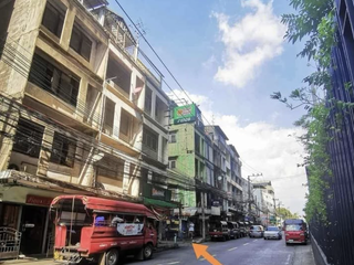 出售 3 卧室 商业空间 在 Phra Khanong, 曼谷