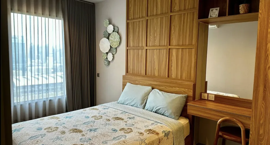 For rent 2 bedrooms condo in Huai Khwang, Bangkok