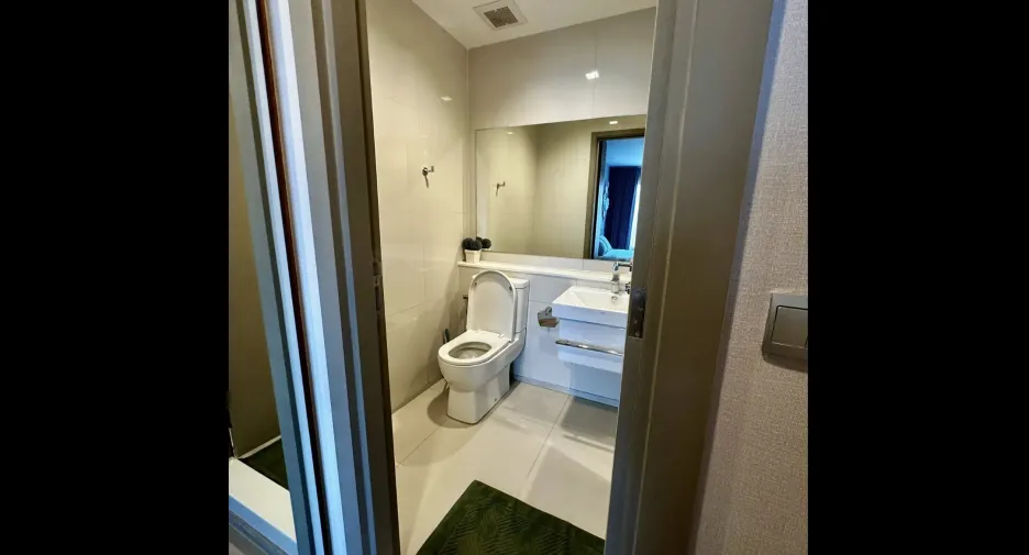 For rent 2 bedrooms condo in Huai Khwang, Bangkok