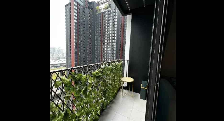 For rent 2 bedrooms condo in Huai Khwang, Bangkok
