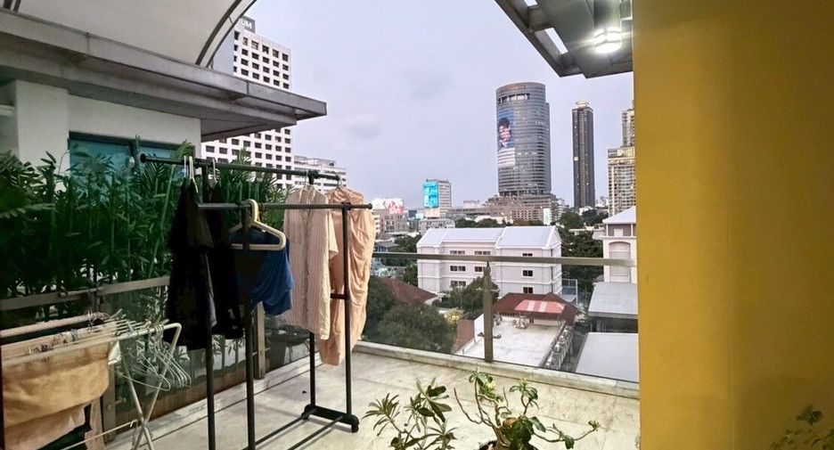 For sale 3 bedrooms condo in Watthana, Bangkok