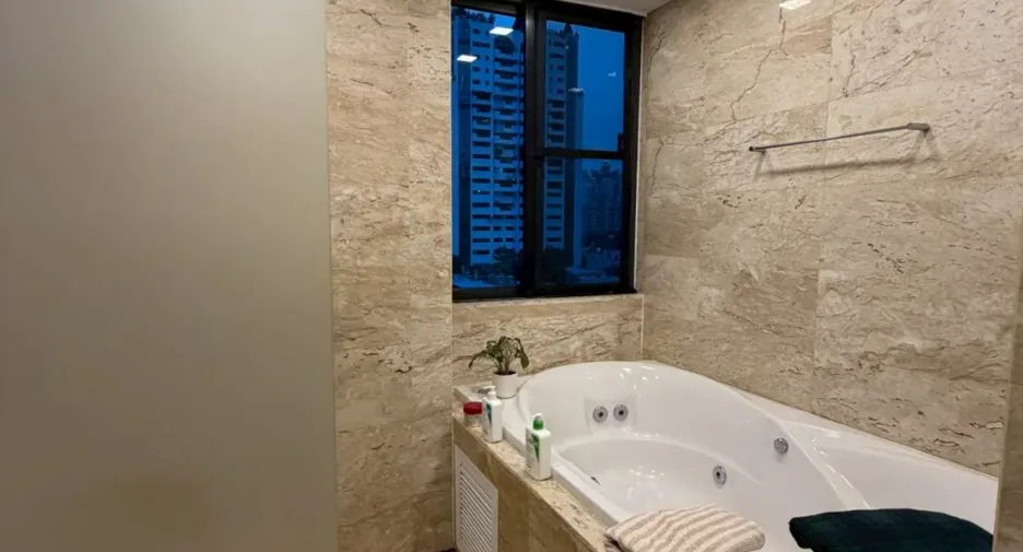 For sale 3 bedrooms condo in Watthana, Bangkok