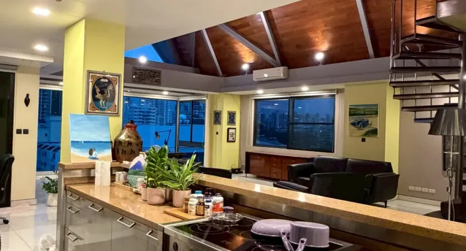 For sale 3 bedrooms condo in Watthana, Bangkok