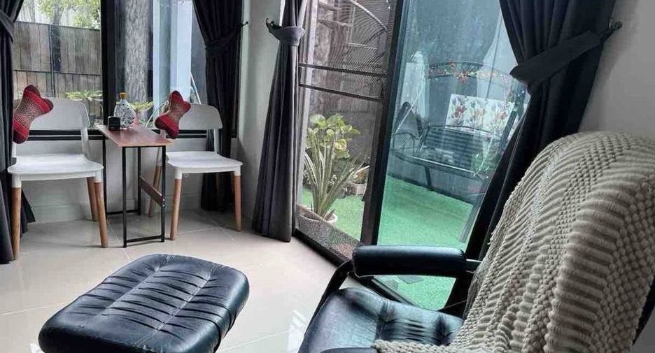 For sale and for rent 3 bedrooms townhouse in Saphan Sung, Bangkok