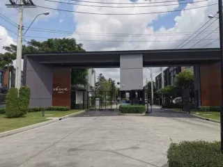 For sale そして for rent 3 ベッドルーム townhouse in Saphan Sung, Bangkok