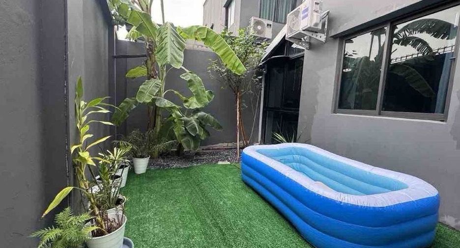 For sale and for rent 3 bedrooms townhouse in Saphan Sung, Bangkok