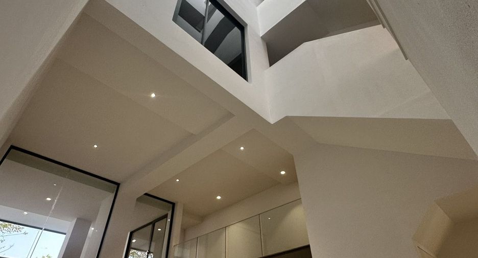 Haus zum Kauf und zur Miete mit 5 Zimmer in Watthana, Bangkok