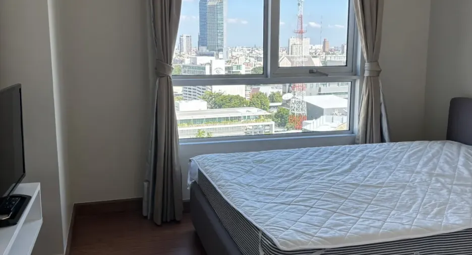 For rent 2 bedrooms condo in Huai Khwang, Bangkok