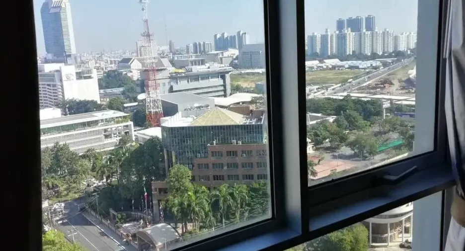 For rent 2 bedrooms condo in Huai Khwang, Bangkok
