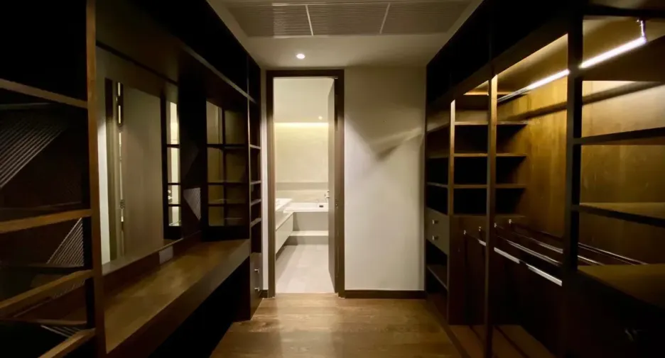 Condo en alquiler de 3 habitaciones en Yan Nawa, Bangkok