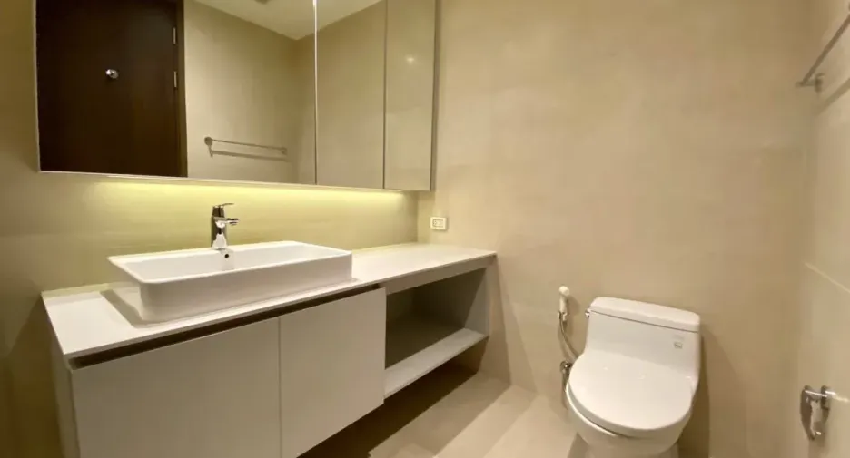 Condo en alquiler de 3 habitaciones en Yan Nawa, Bangkok