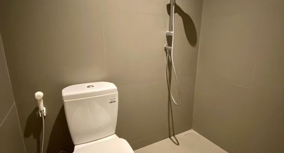 Condo en alquiler de 3 habitaciones en Yan Nawa, Bangkok