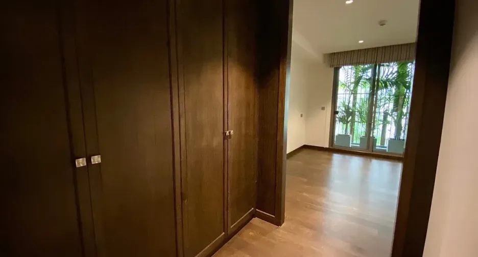 Condo en alquiler de 3 habitaciones en Yan Nawa, Bangkok