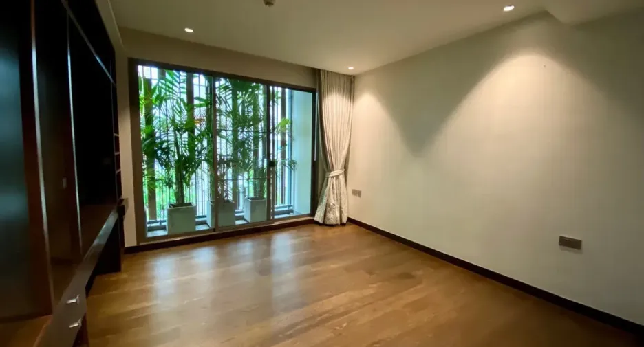 Condo en alquiler de 3 habitaciones en Yan Nawa, Bangkok