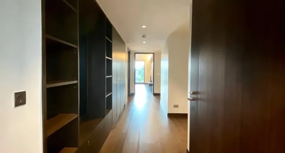 Condo en alquiler de 3 habitaciones en Yan Nawa, Bangkok