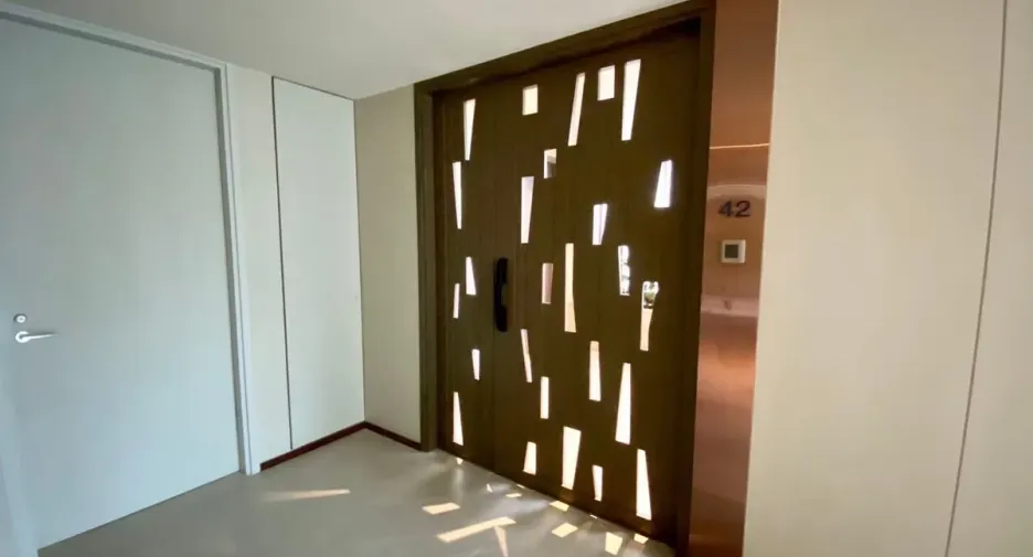Condo en alquiler de 3 habitaciones en Yan Nawa, Bangkok