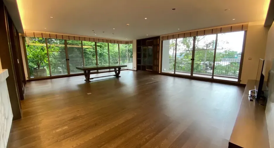 Condo en alquiler de 3 habitaciones en Yan Nawa, Bangkok