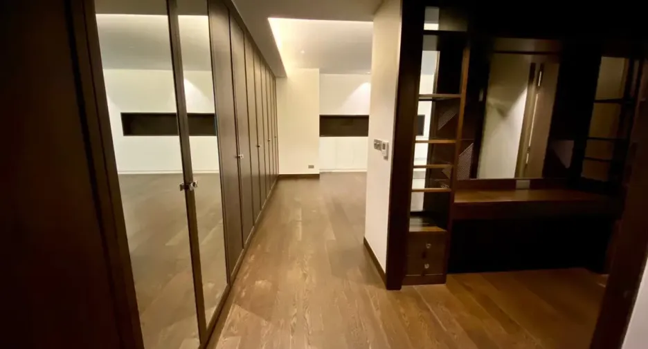 Condo en alquiler de 3 habitaciones en Yan Nawa, Bangkok