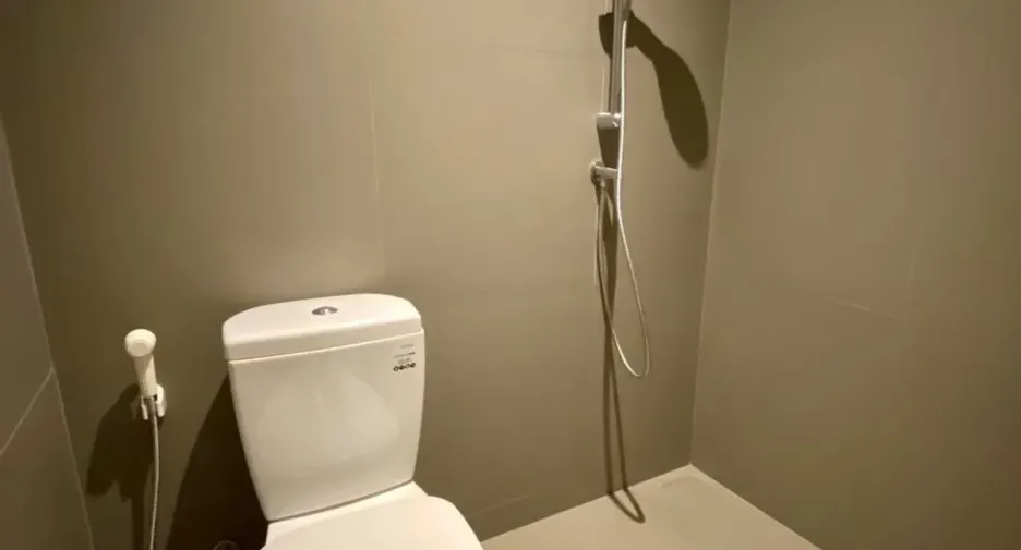 Condo en alquiler de 3 habitaciones en Yan Nawa, Bangkok
