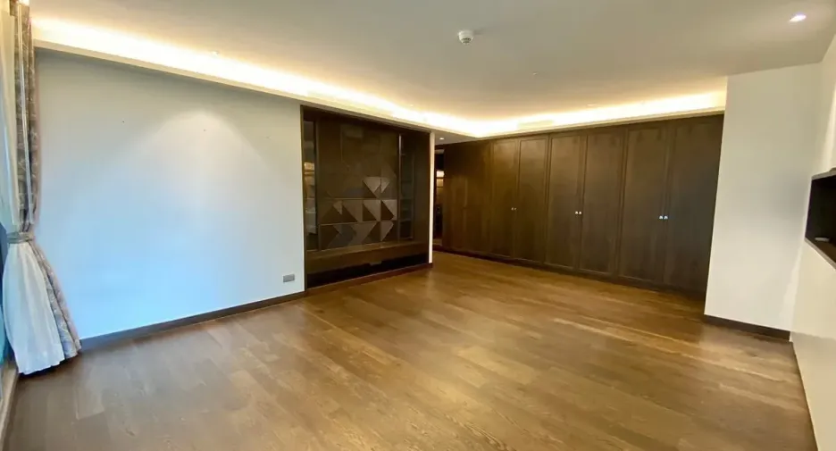 Condo en alquiler de 3 habitaciones en Yan Nawa, Bangkok