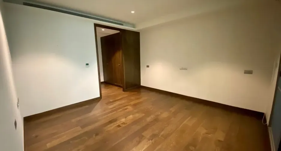 Condo en alquiler de 3 habitaciones en Yan Nawa, Bangkok
