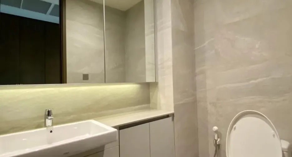 Condo en alquiler de 3 habitaciones en Yan Nawa, Bangkok