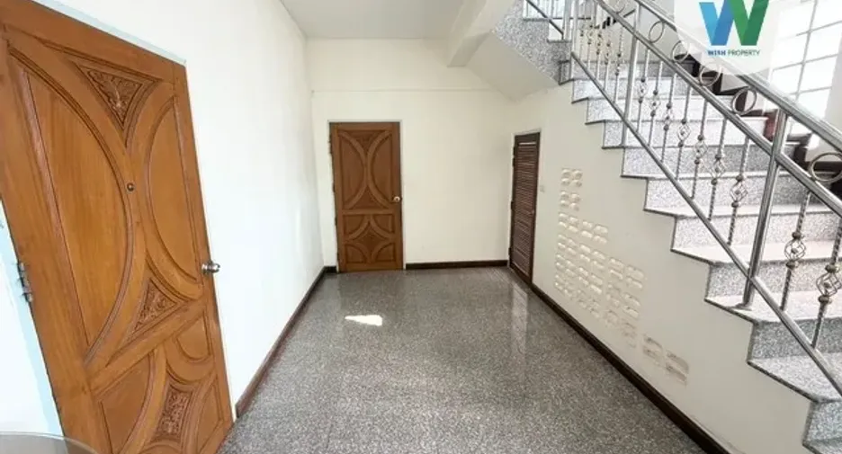 À vendre 5 chambres maison de ville à Mueang Kanchanaburi, Kanchanaburi