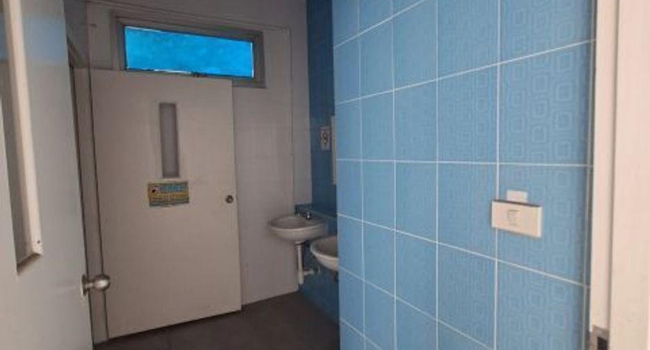 For rent 5 bedrooms retail Space in Phra Khanong, Bangkok