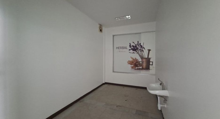 For rent 5 bedrooms retail Space in Phra Khanong, Bangkok