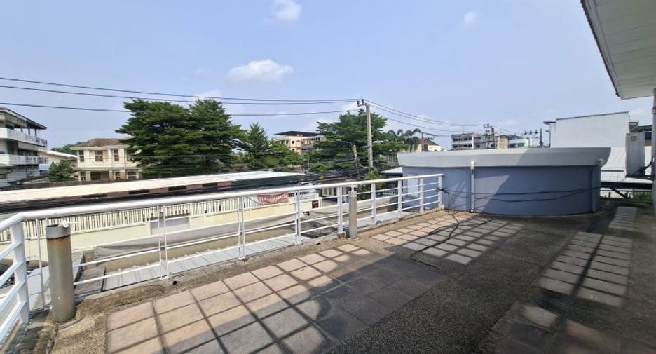 For rent 5 bedrooms retail Space in Phra Khanong, Bangkok