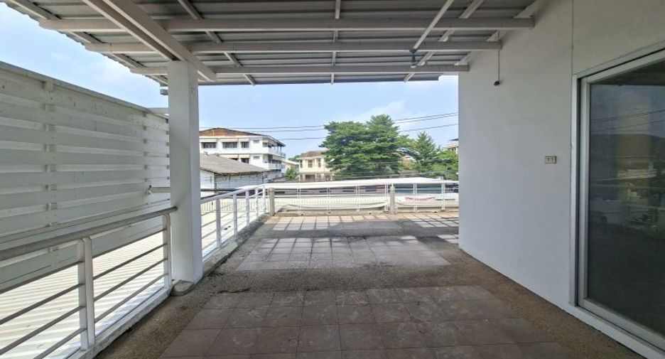 For rent 5 bedrooms retail Space in Phra Khanong, Bangkok