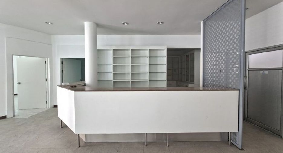 For rent 5 bedrooms retail Space in Phra Khanong, Bangkok