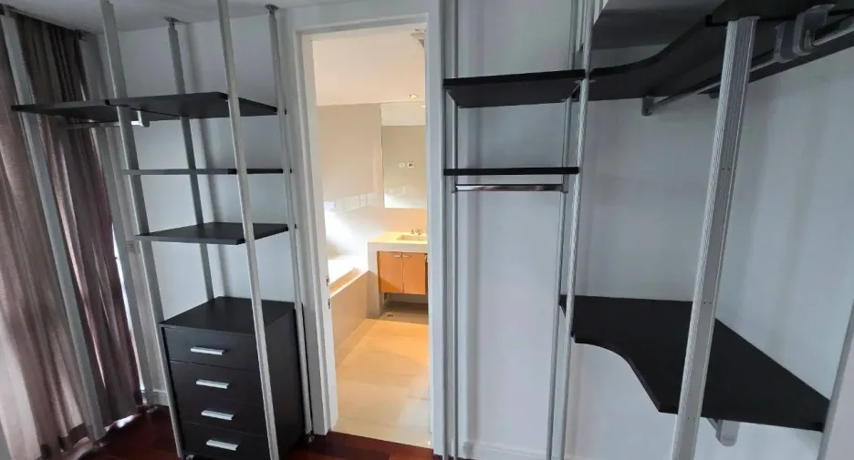 Wohnung zur Miete mit 3 Zimmer in Pathum Wan, Bangkok