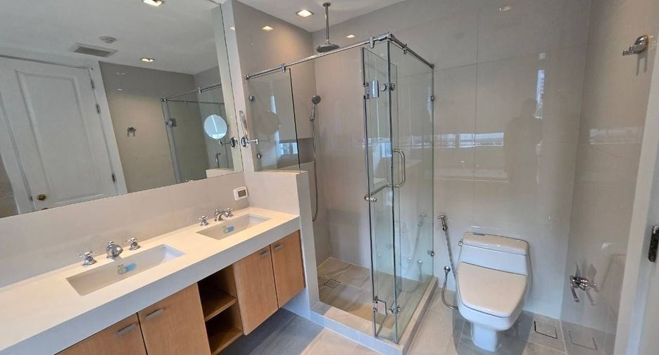 Wohnung zur Miete mit 3 Zimmer in Pathum Wan, Bangkok