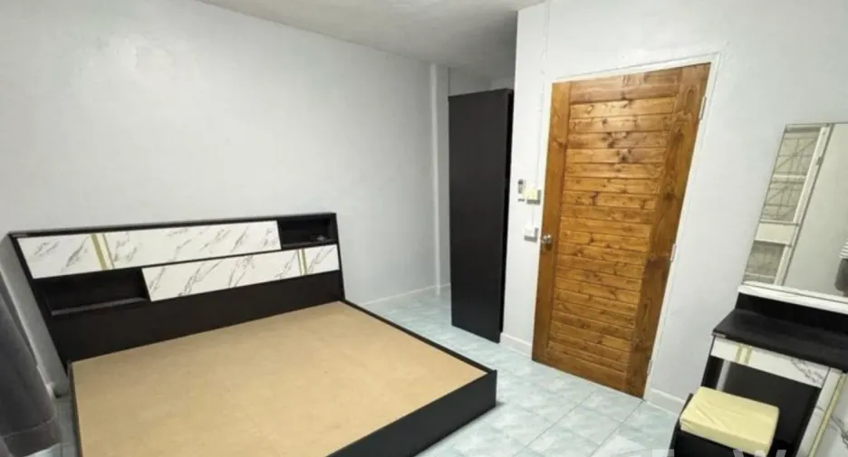 Аренда 2 спальни таунхаус в Бангкок Нои, Бангкок