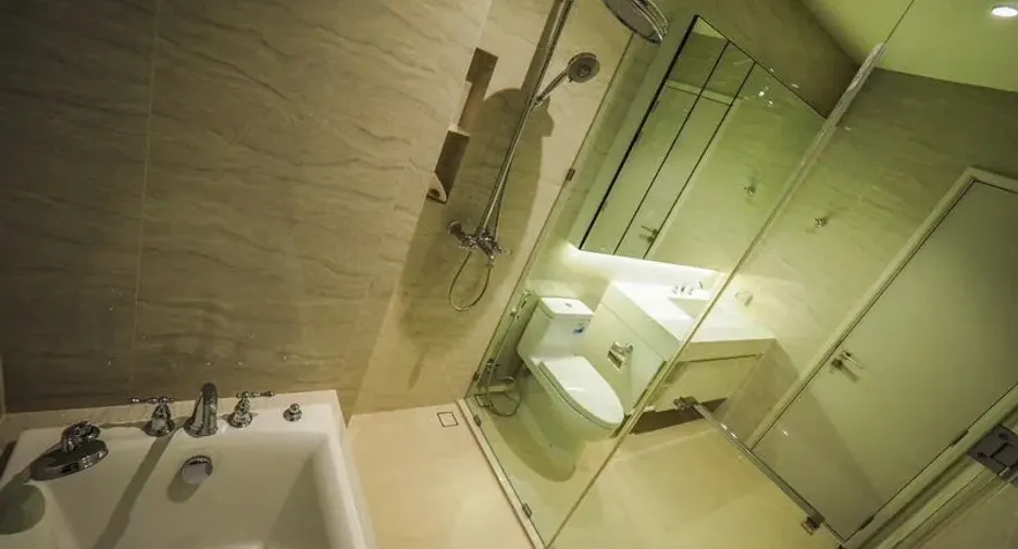For rent 2 bedrooms condo in Pathum Wan, Bangkok