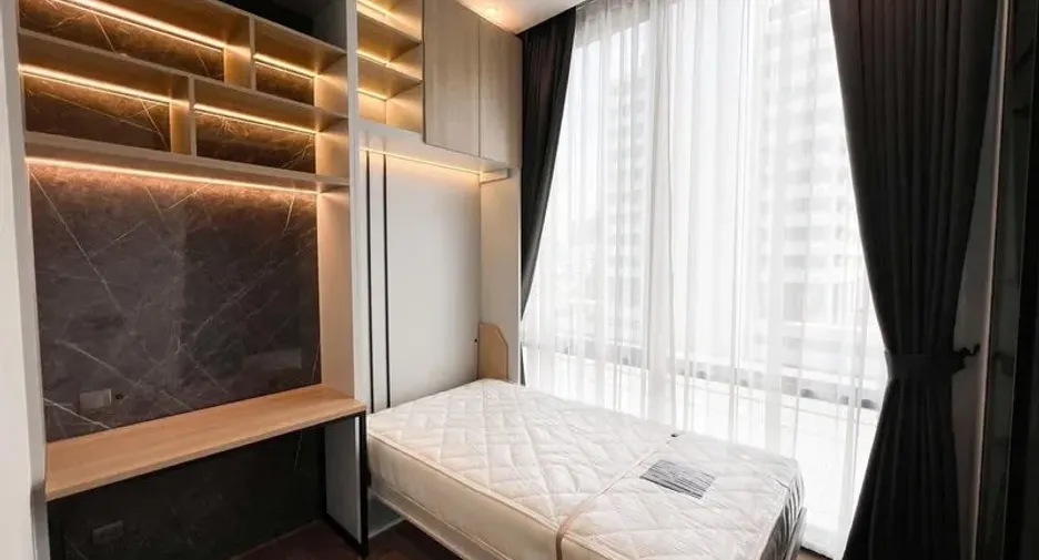 For rent 2 bedrooms condo in Pathum Wan, Bangkok