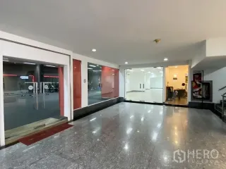 出租 商业空间 在 Khlong Toei, 曼谷