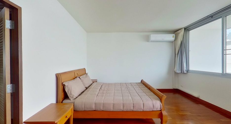 For rent 3 bedrooms apartment in Watthana, Bangkok