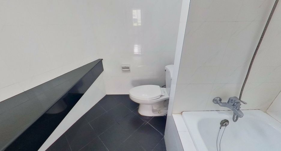 For rent 3 bedrooms apartment in Watthana, Bangkok