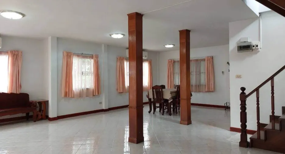 For rent 3 bedrooms house in Si Racha, Chonburi
