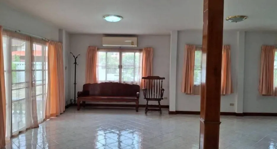 For rent 3 bedrooms house in Si Racha, Chonburi