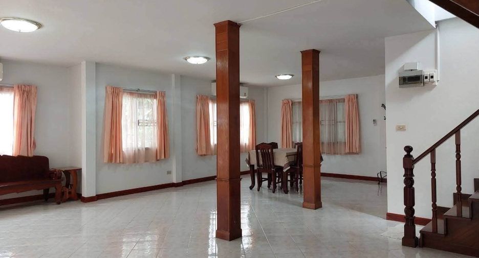 For rent 3 bedrooms house in Si Racha, Chonburi