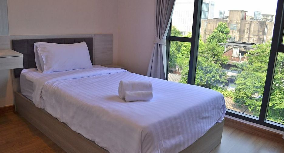 For rent 2 bedrooms apartment in Watthana, Bangkok