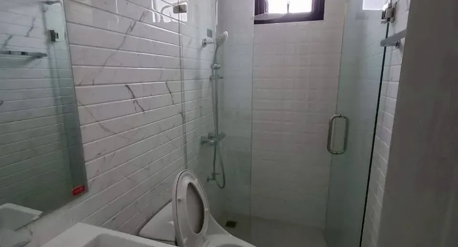 For rent 4 bedrooms retail Space in Mueang Chiang Mai, Chiang Mai