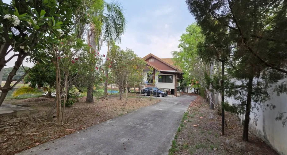 For sale 4 bedrooms house in Mueang Chiang Mai, Chiang Mai