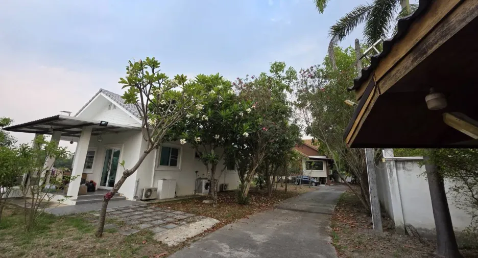 For sale 4 bedrooms house in Mueang Chiang Mai, Chiang Mai
