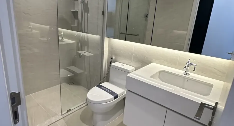 Condo en alquiler de 2 habitaciones en Pathum Wan, Bangkok