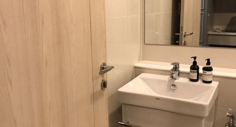 For rent studio condo in Pathum Wan, Bangkok