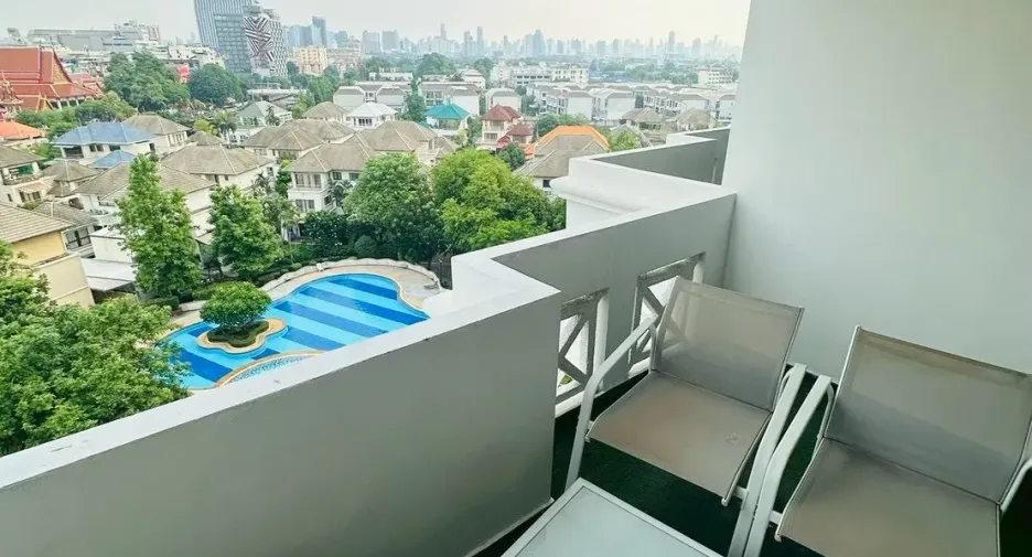 For rent 2 bedrooms condo in Bang Kapi, Bangkok
